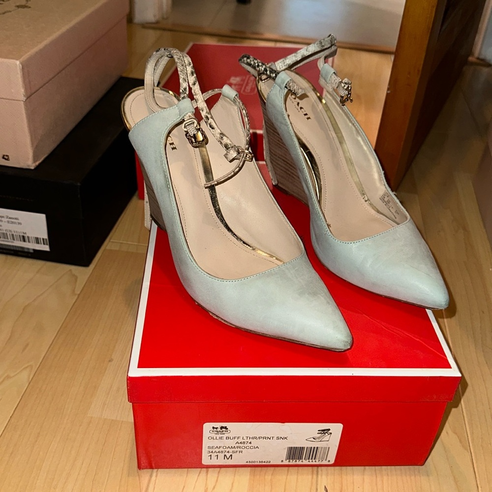 Trending pointy toe wedge!!